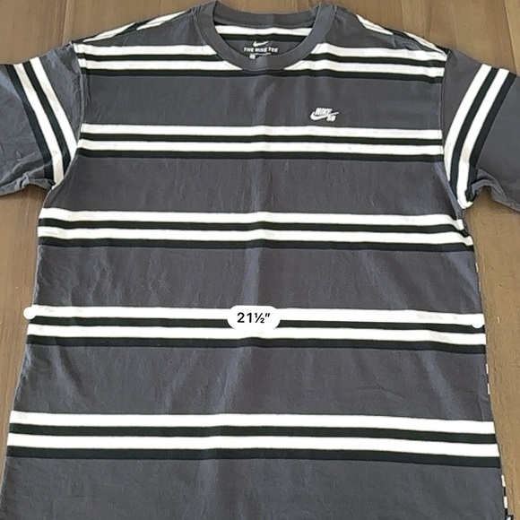 Men’s Nike SB loose fit shirt size medium - Picture 8 of 9